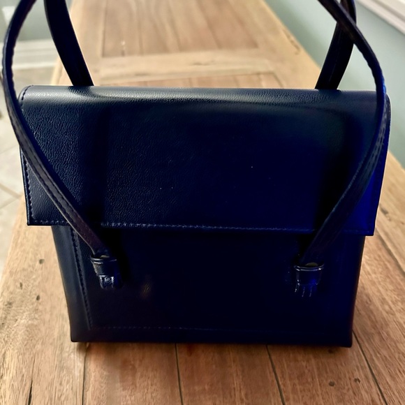 Elegant Navy Handbag - Picture 3 of 12